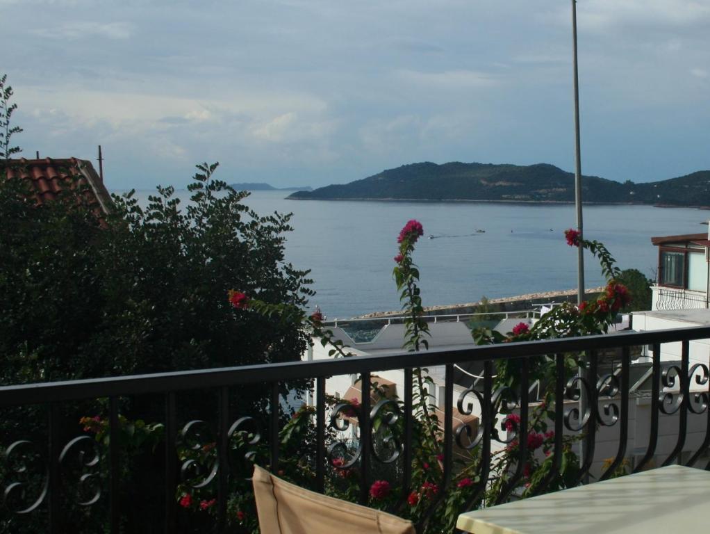 Lantana Aparts Kaş Bilik gambar